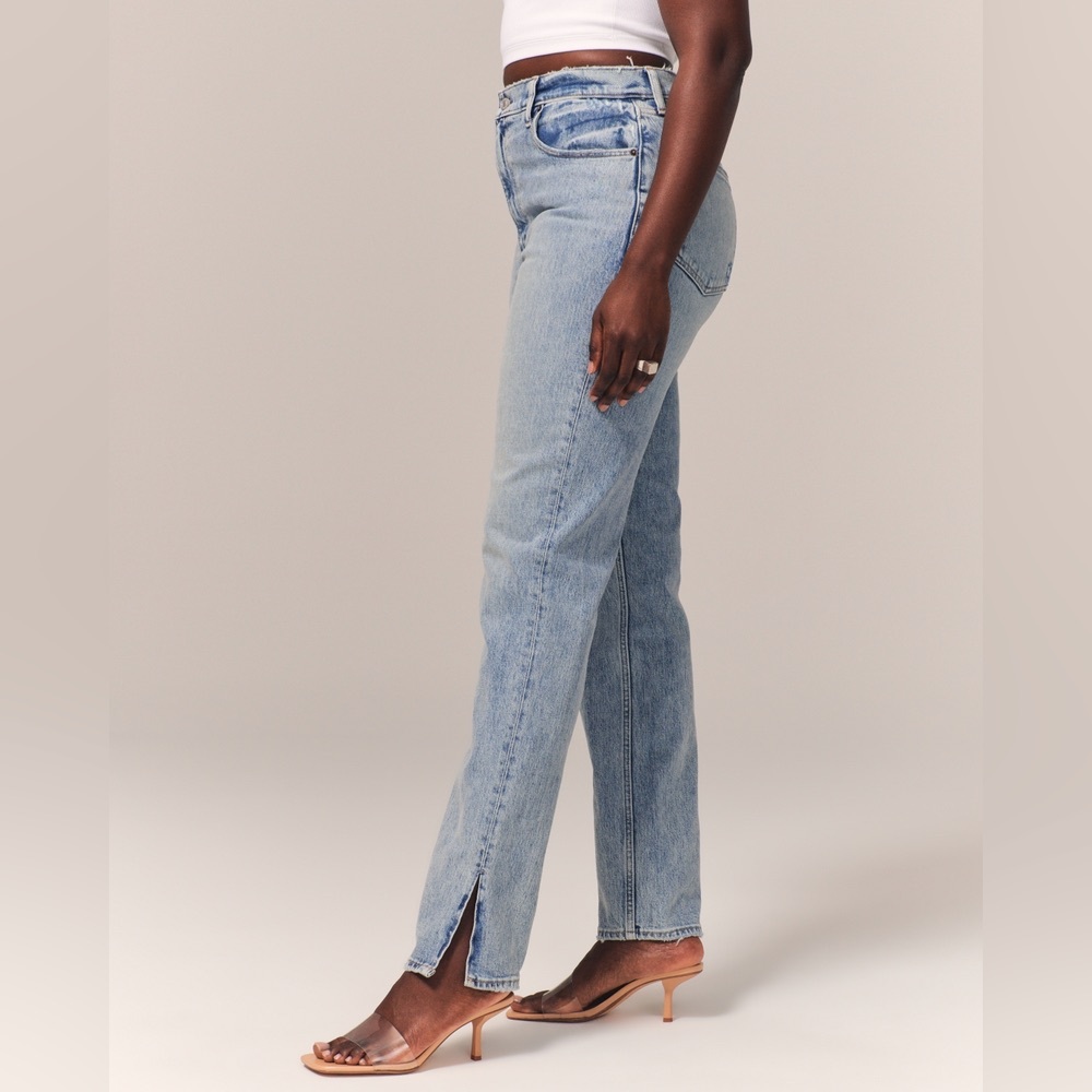 Abercrombie & Fitch Curve Love Ultra High Rise 90s Straight Jean
